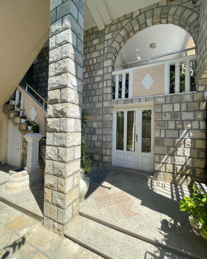 Apartments Moracanin ストモレ エクステリア 写真