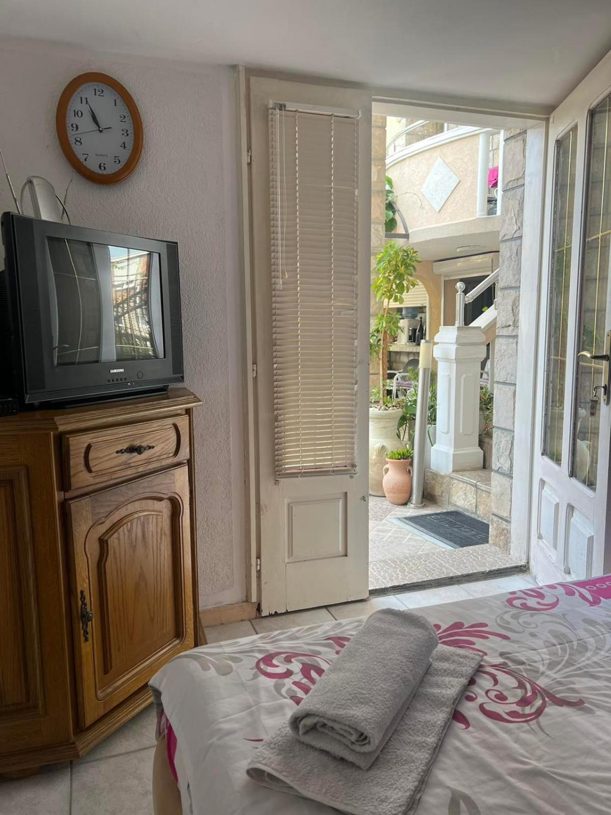 Apartments Moracanin ストモレ エクステリア 写真