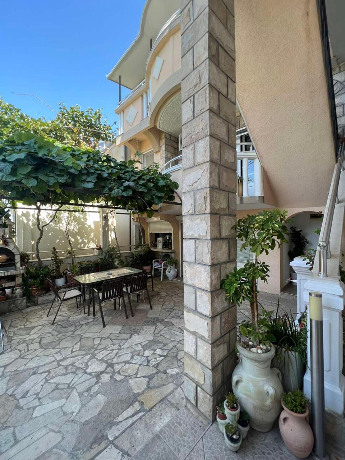 Apartments Moracanin ストモレ エクステリア 写真