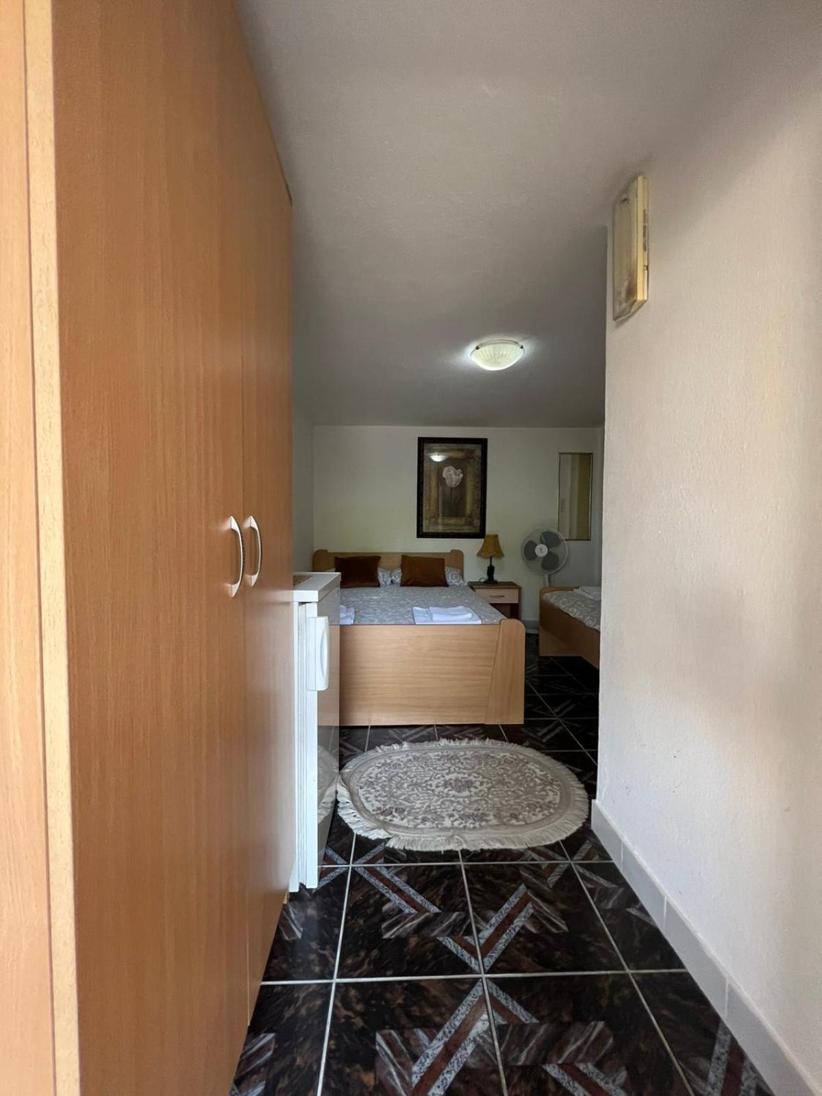 Apartments Moracanin ストモレ エクステリア 写真