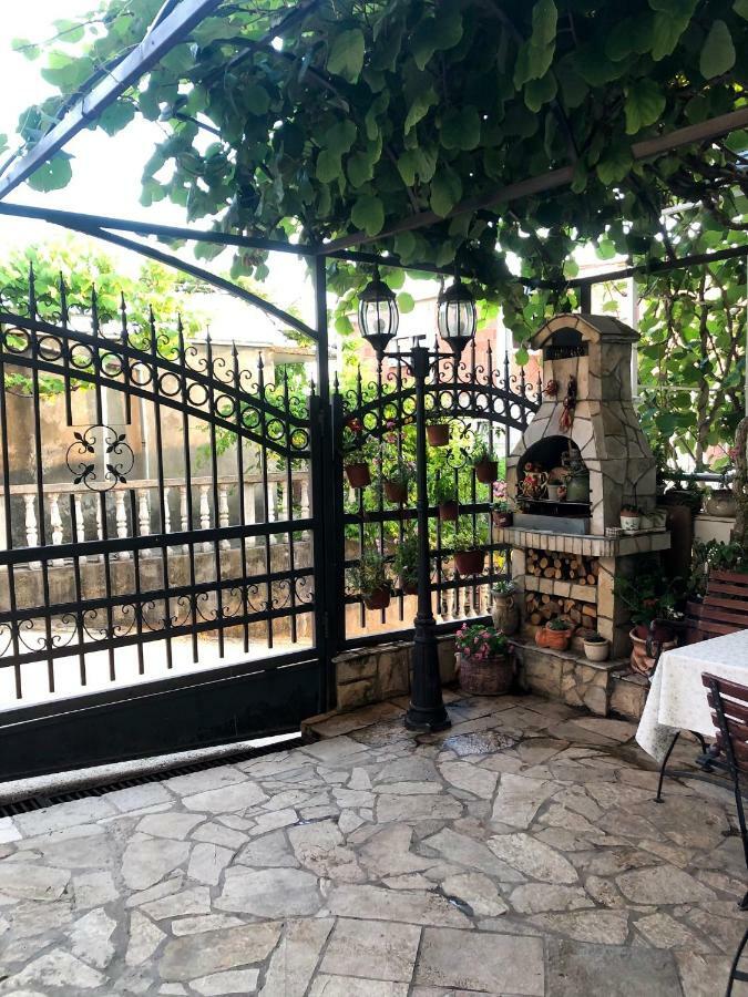 Apartments Moracanin ストモレ エクステリア 写真